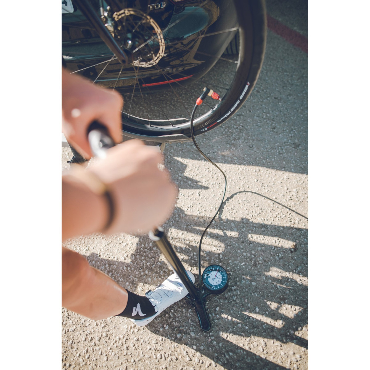 Lezyne Classic Floor Drive 3.5 Floor Pump White Velonova